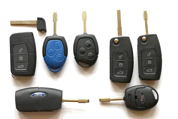 Làm chìa khóa xe Ford