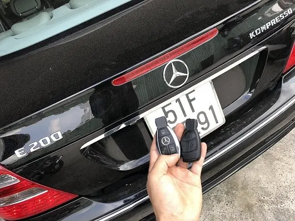 Làm chìa khóa xe Mercedes