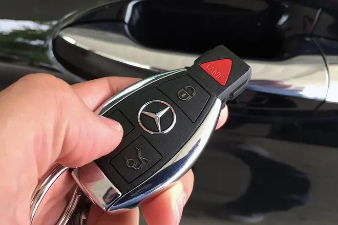 Làm chìa khóa xe Mercedes