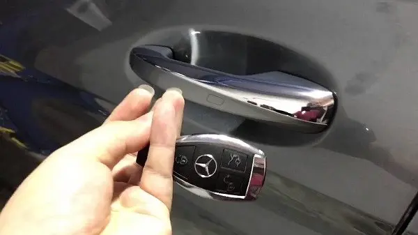 Làm chìa khóa xe Mercedes